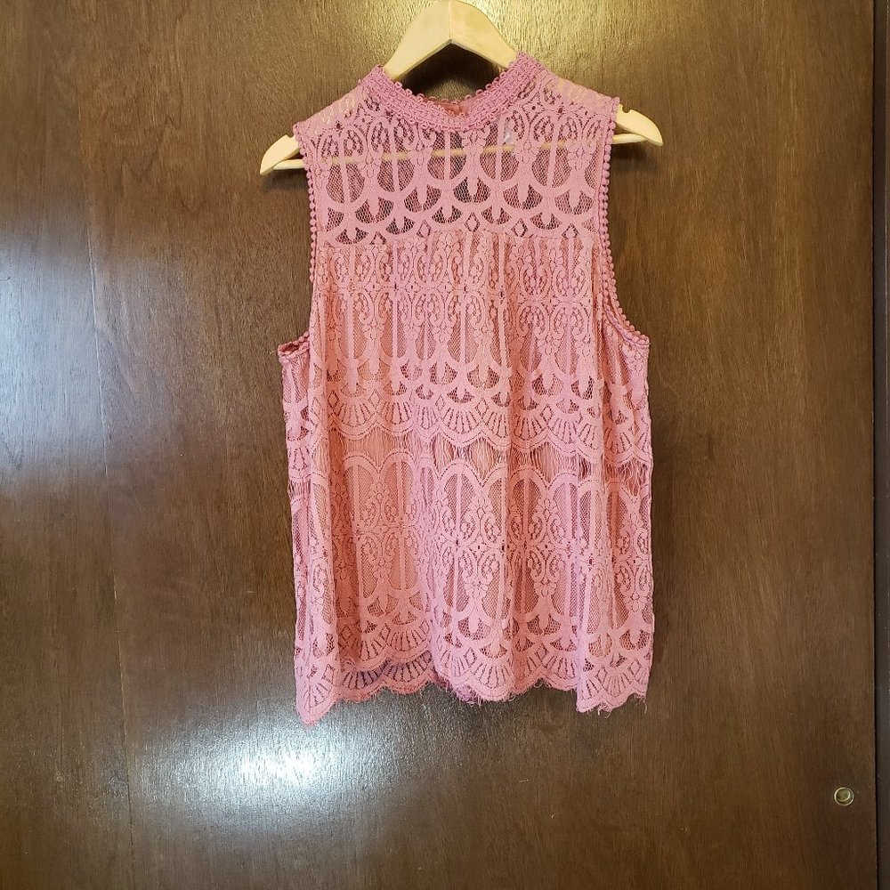 Xhilaration sleeveless lace blouse